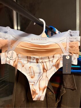 Danskin No Show Thong Pack Size Small (New with Tags)